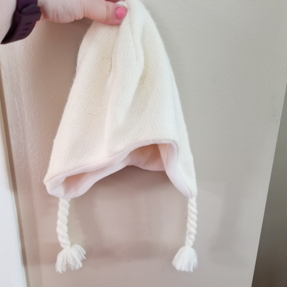 White winter hat